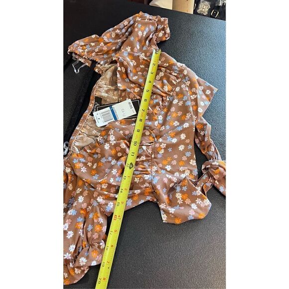 Just Polly Juniors Tie Back Cropped Peasant Top Brown Ditsy Size Large NWT P1-83 - Picture 7 of 8